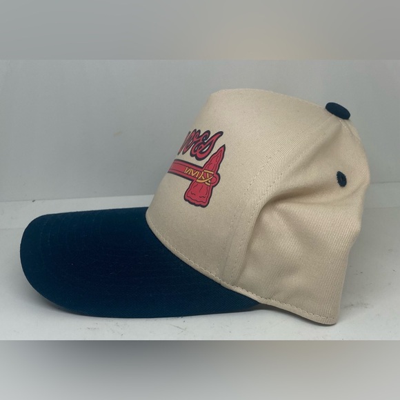 Atlanta Braves Cream/Navy Snapback Hat - Picture 4 of 10